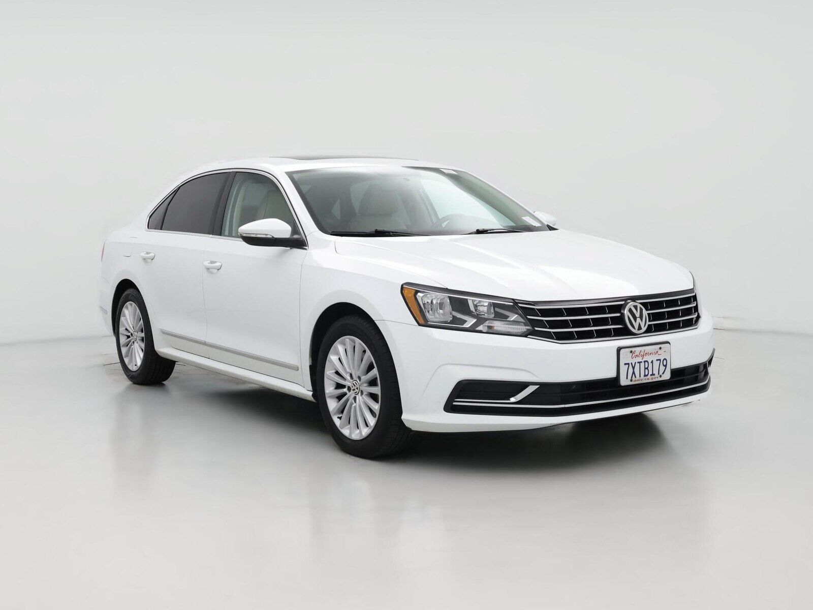 2017 VOLKSWAGEN Passat