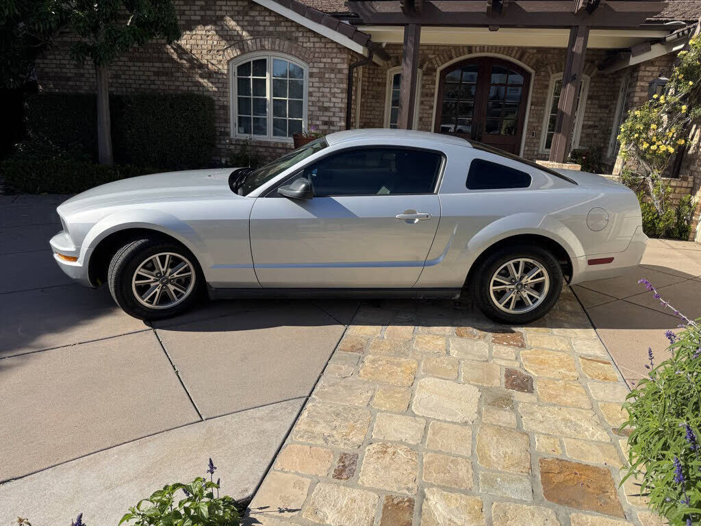 2005 FORD Mustang