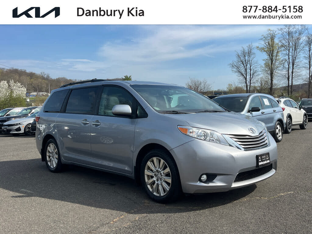 2017 TOYOTA Sienna