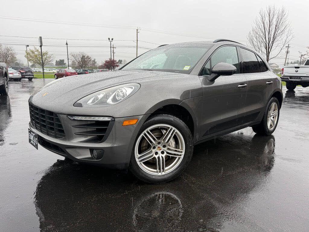 2016 PORSCHE Macan
