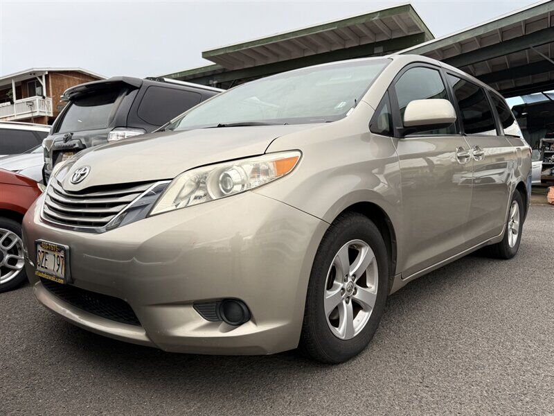 2017 TOYOTA Sienna