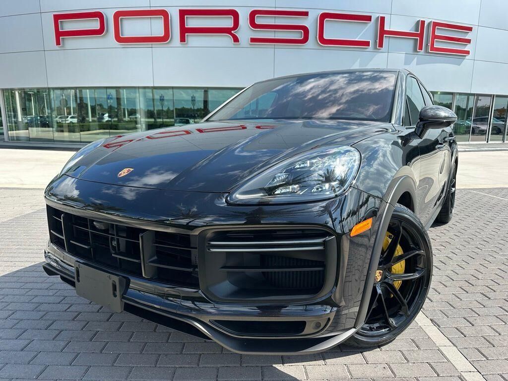 2022 PORSCHE Cayenne