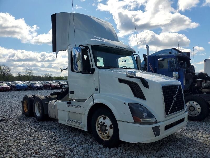 2017 VOLVO TRUCK VNL