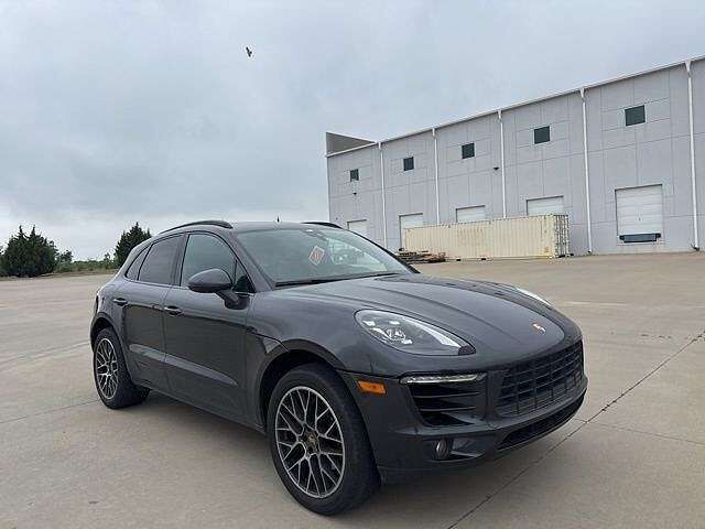 2018 PORSCHE Macan