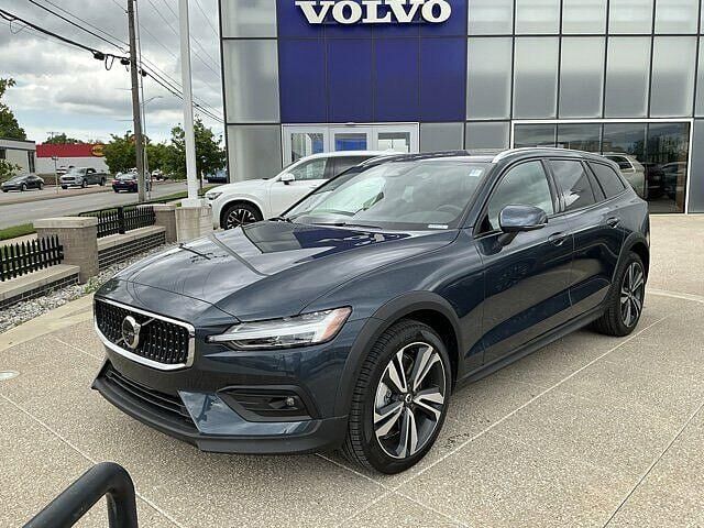 2026 VOLVO V60CC