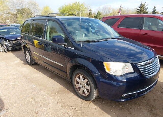 2013 CHRYSLER Town and Country
