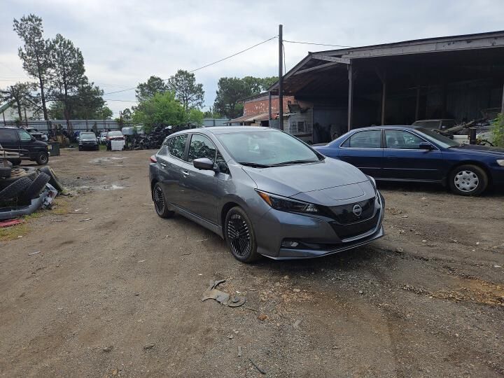 2023 NISSAN Leaf