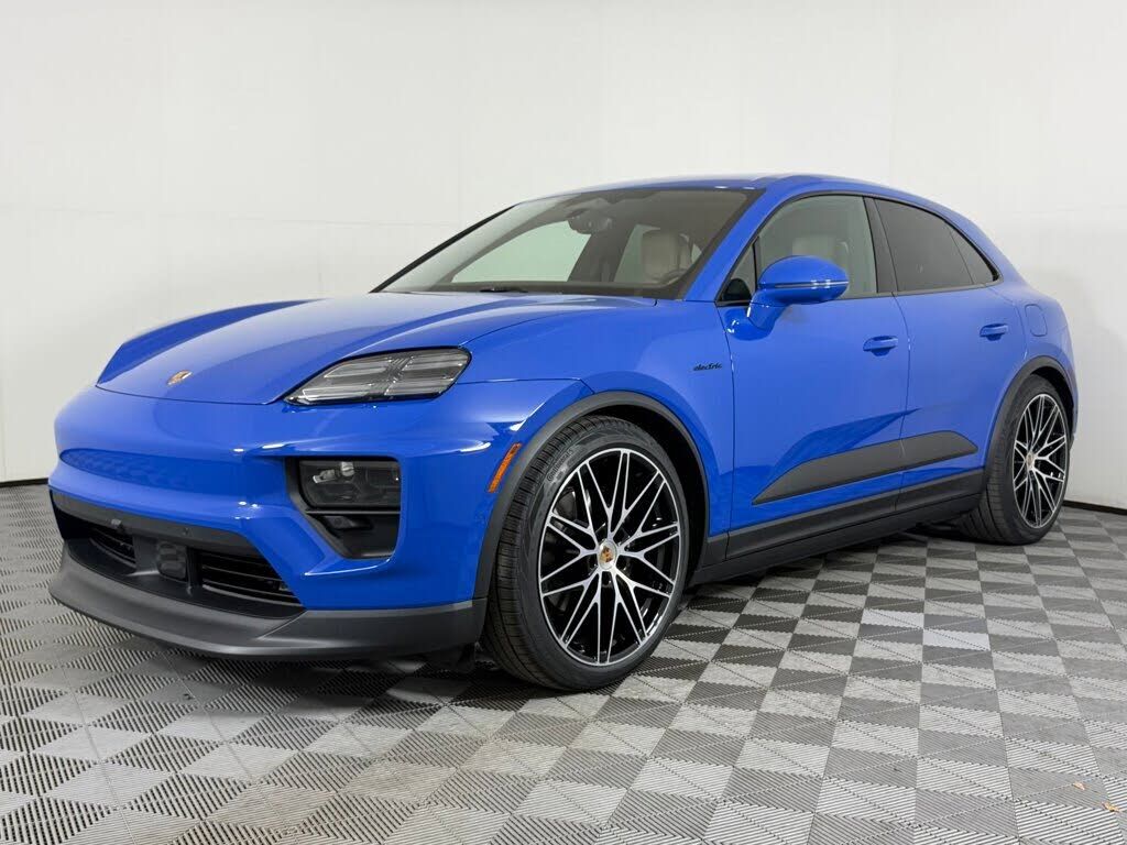 2026 PORSCHE Macan