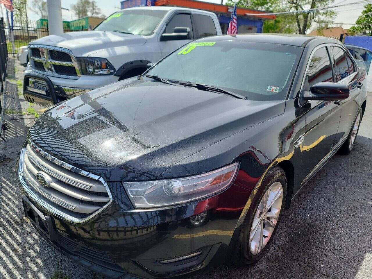 2013 FORD Taurus