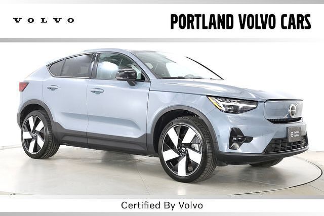 2023 VOLVO C40