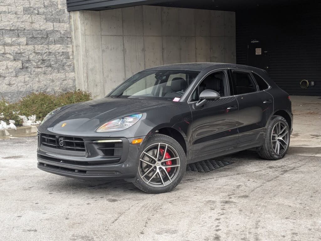 2026 PORSCHE Macan