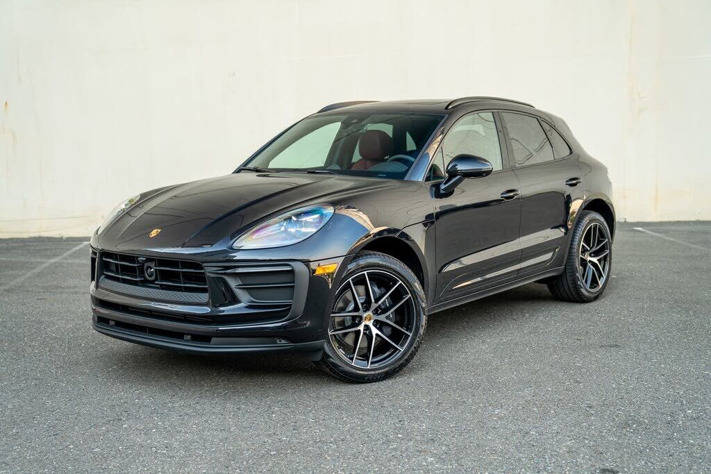 2025 PORSCHE Macan