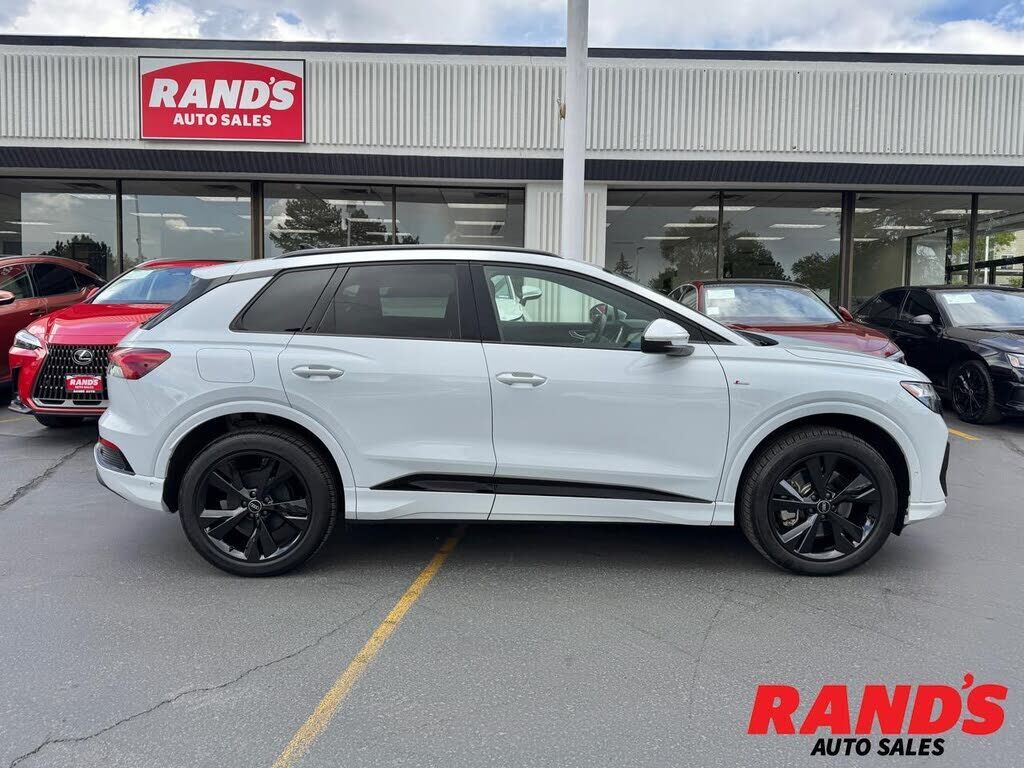 2024 AUDI Q4