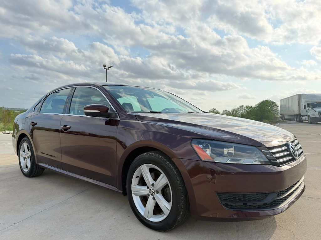 2013 VOLKSWAGEN Passat