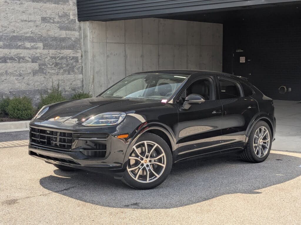 2025 PORSCHE Cayenne