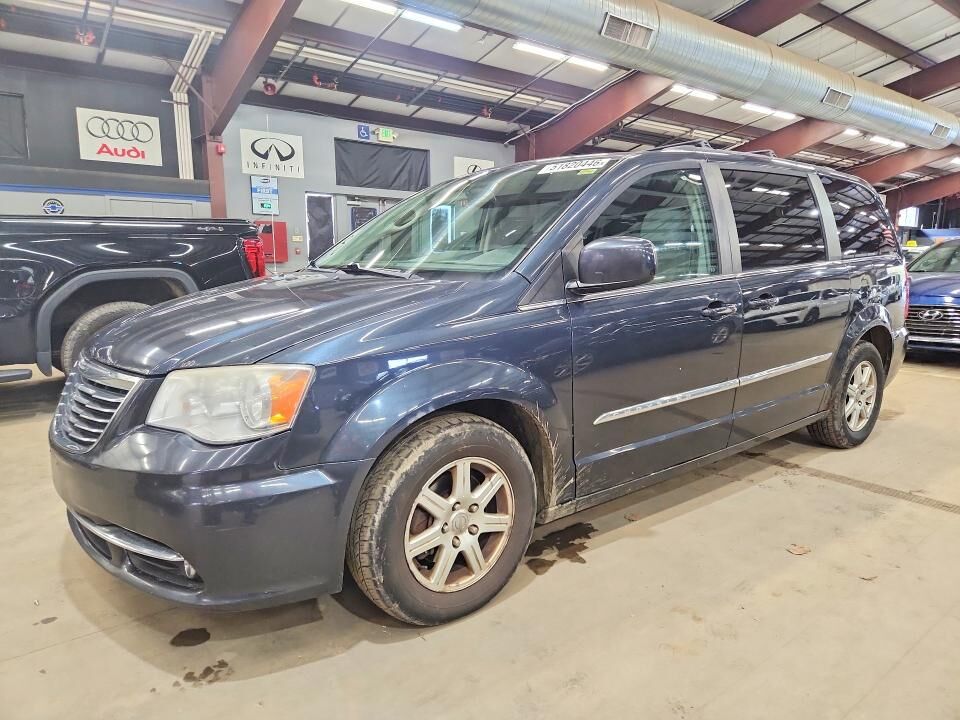 2013 CHRYSLER Town and Country