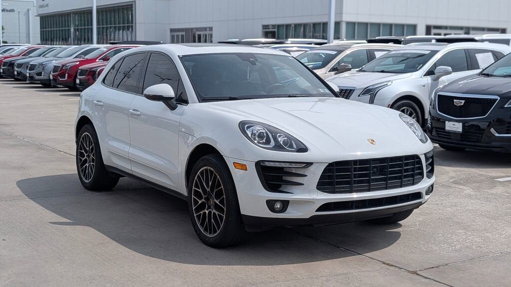 2018 PORSCHE Macan