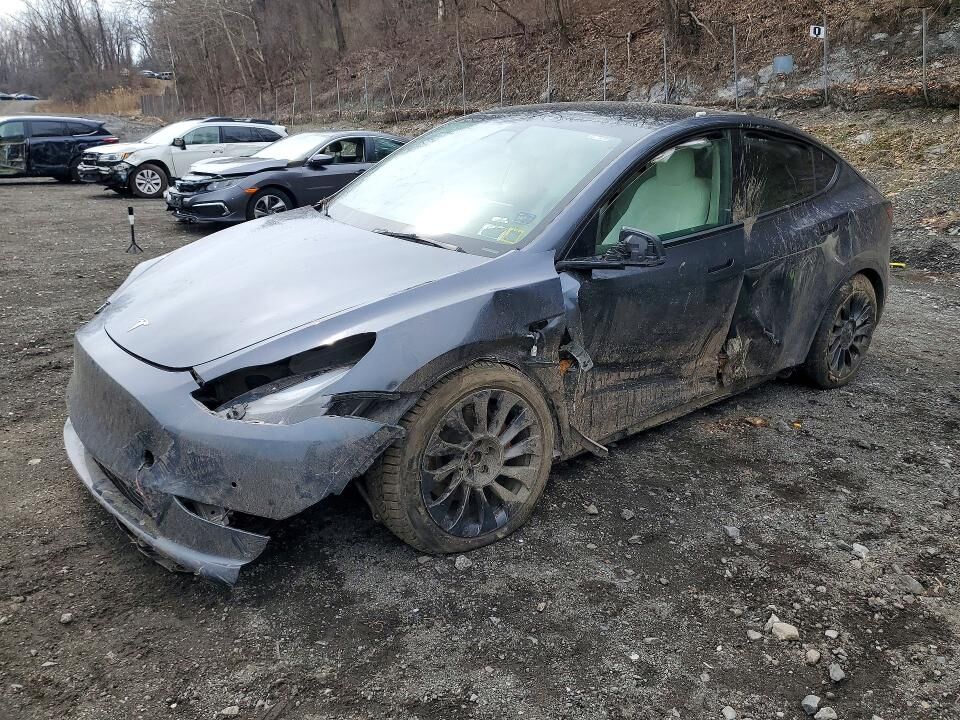 2022 TESLA Model Y