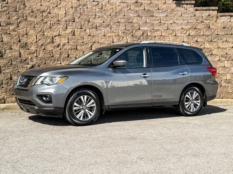 2017 NISSAN Pathfinder