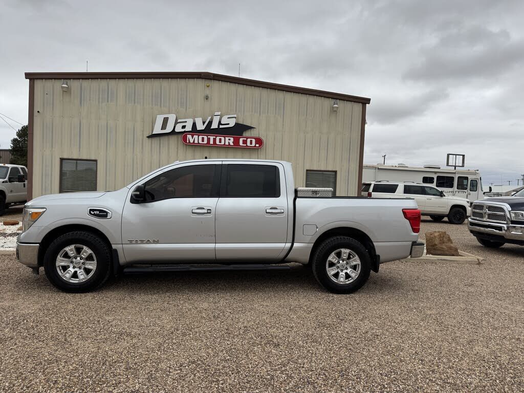 2017 NISSAN Titan