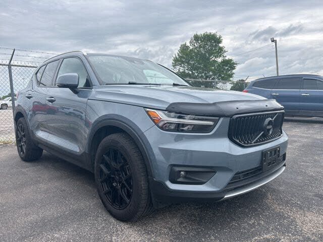 2021 VOLVO XC40