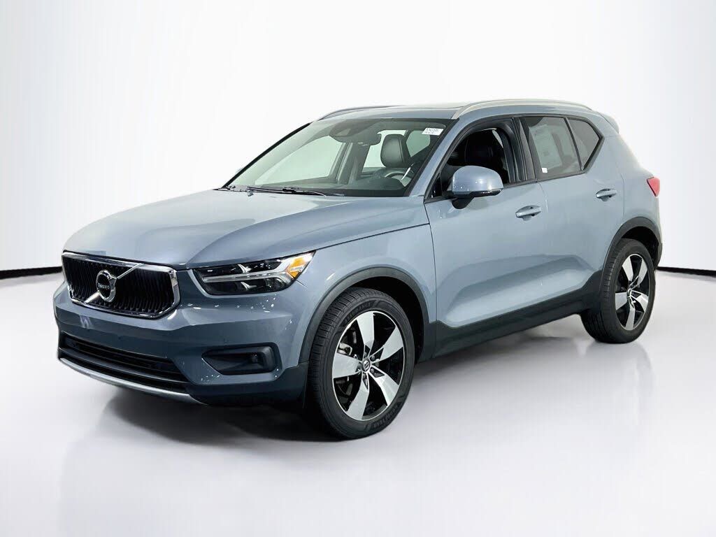 2021 VOLVO XC40