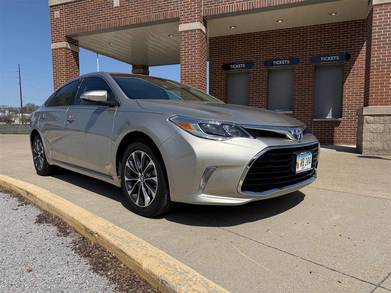 2016 TOYOTA Avalon