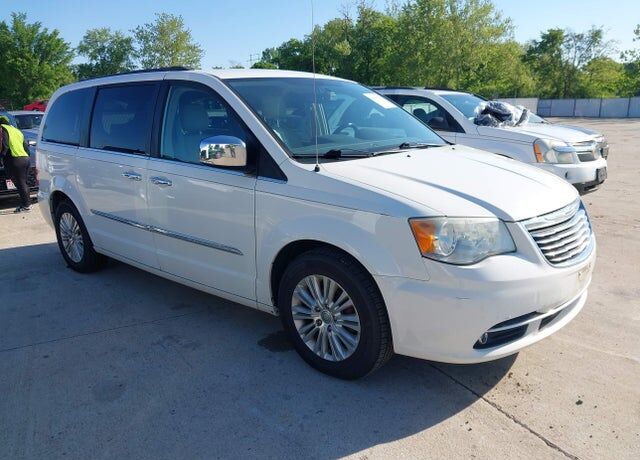 2011 CHRYSLER Town and Country