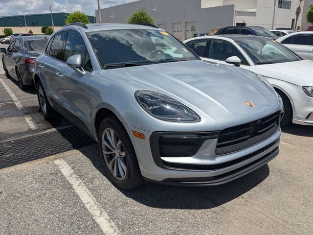 2024 PORSCHE Macan