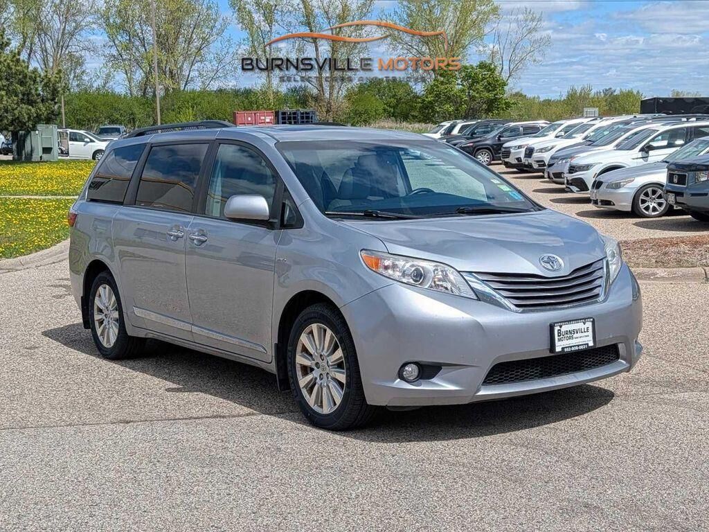 2017 TOYOTA Sienna