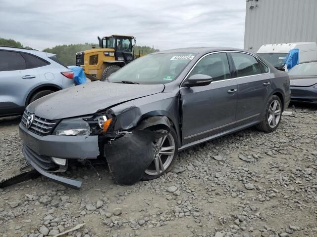 2012 VOLKSWAGEN Passat