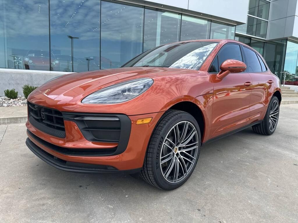 2025 PORSCHE Macan