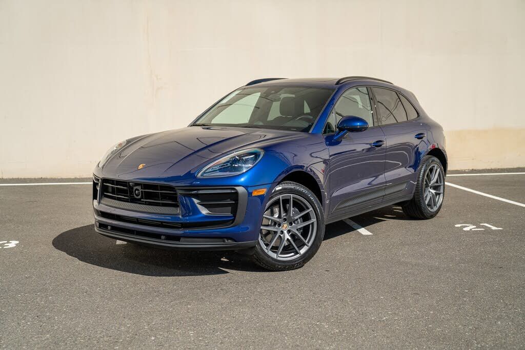 2026 PORSCHE Macan