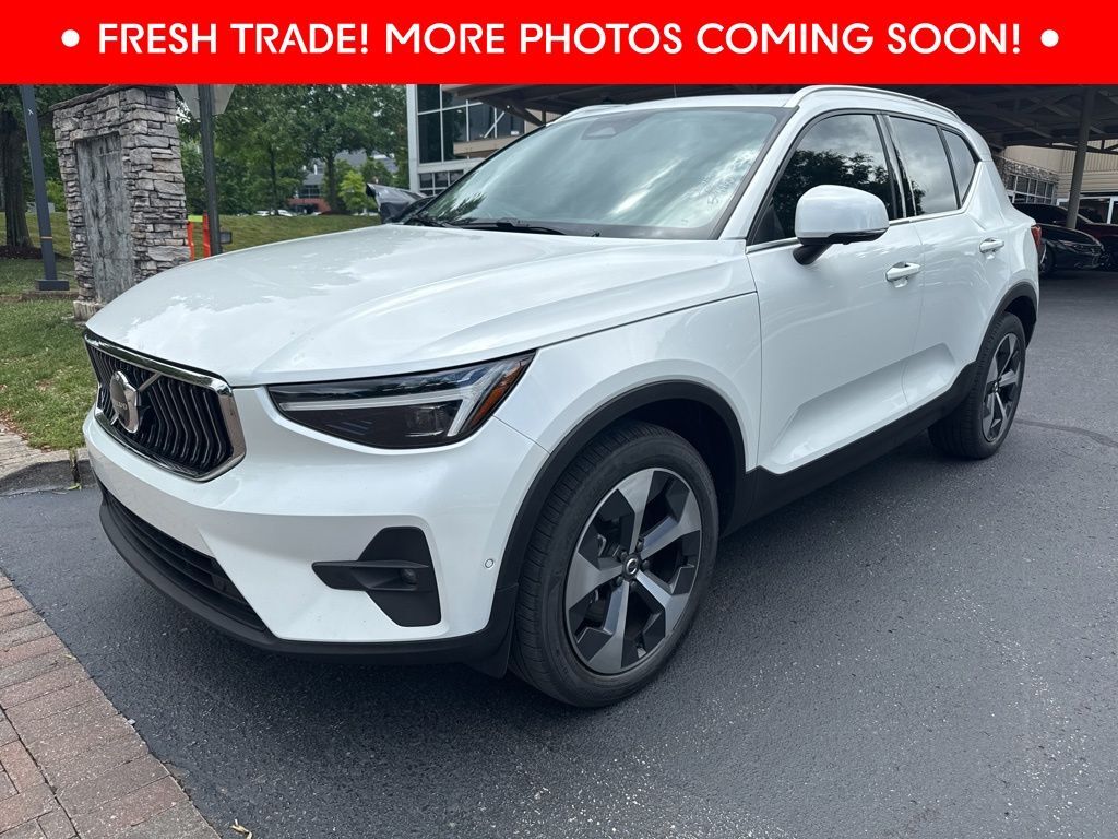 2024 VOLVO XC40
