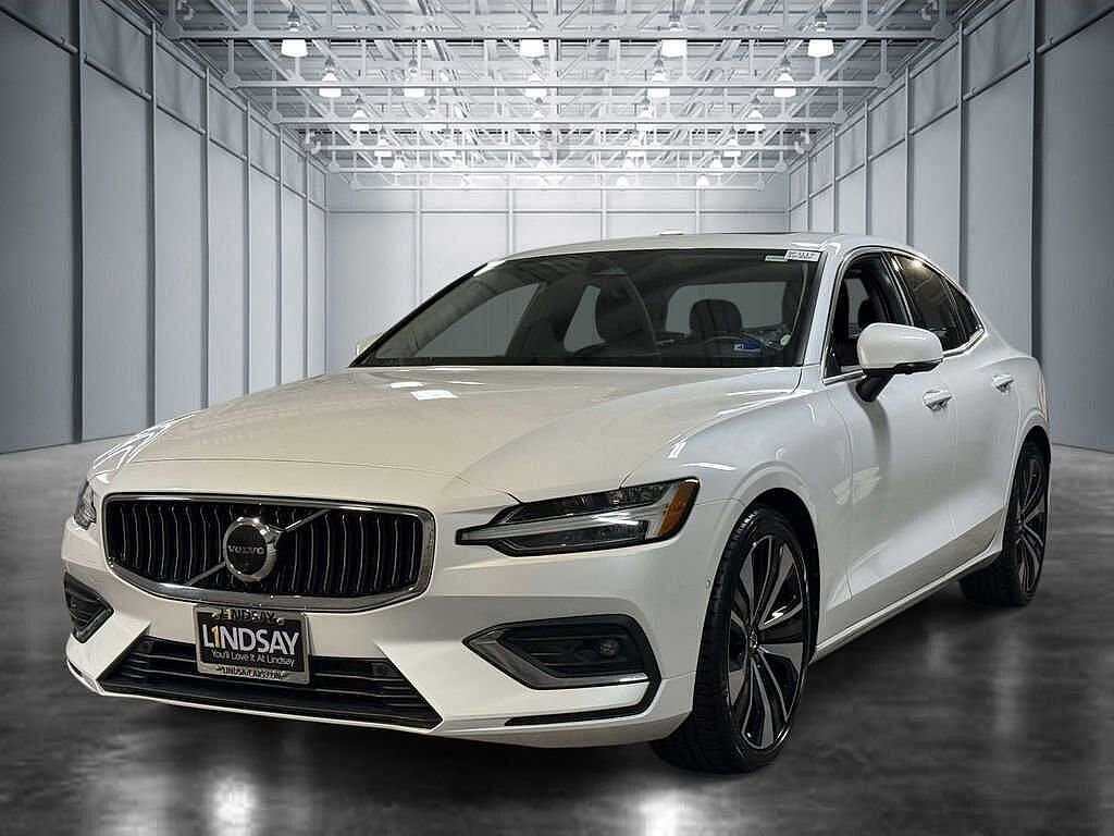 2023 VOLVO S60