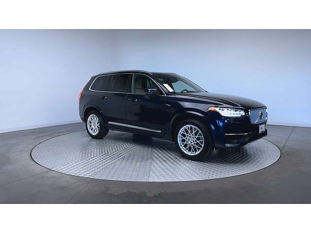 2017 VOLVO XC90