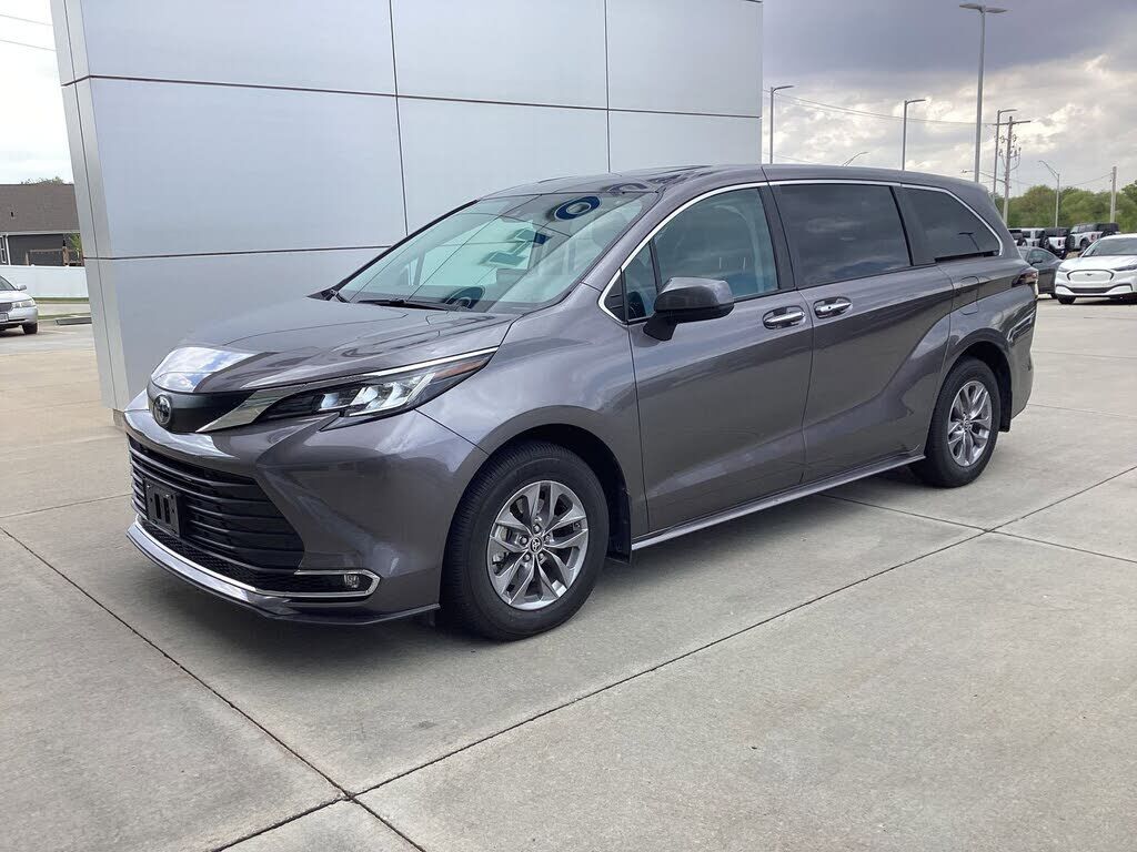 2023 TOYOTA Sienna