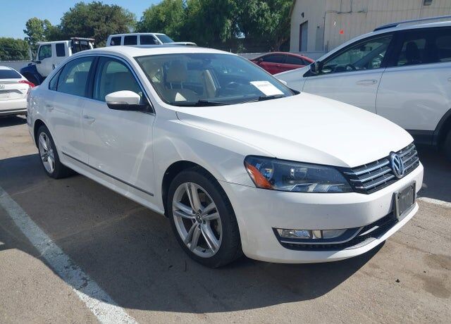2013 VOLKSWAGEN Passat
