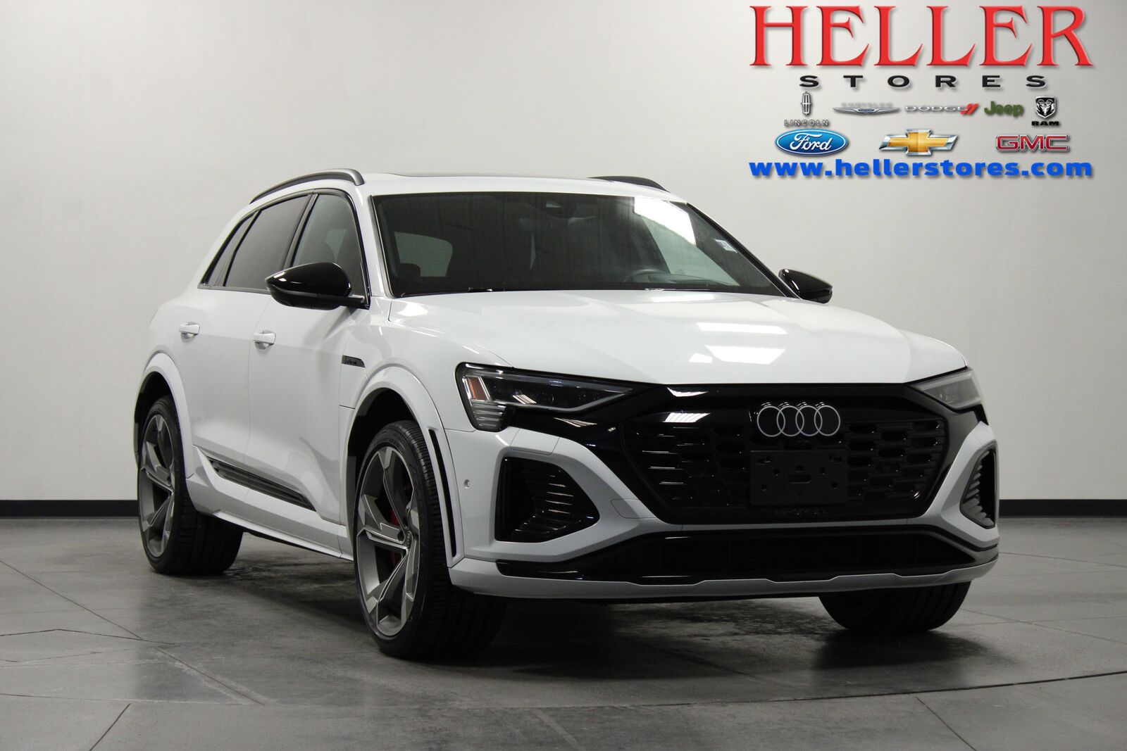 2024 AUDI SQ8