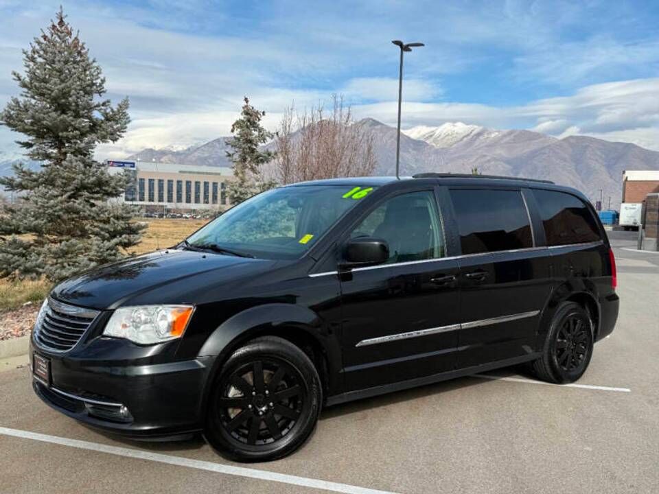2016 CHRYSLER Town and Country