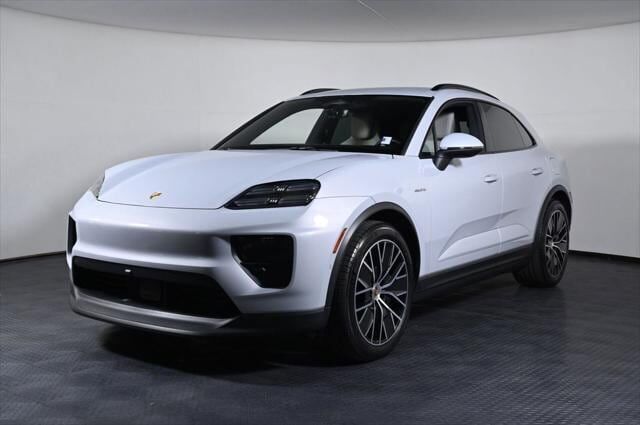 2025 PORSCHE Macan