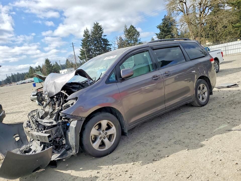 2011 TOYOTA Sienna