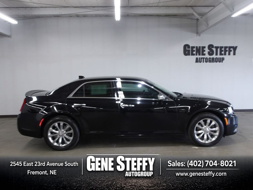 2019 CHRYSLER 300