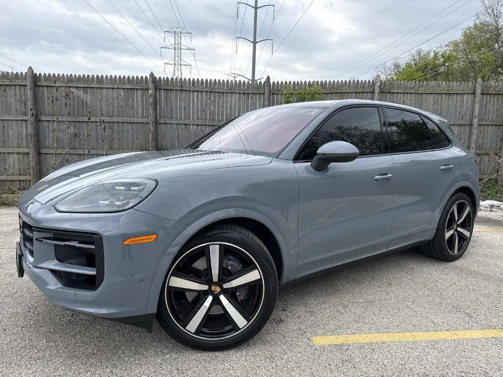 2024 PORSCHE Cayenne