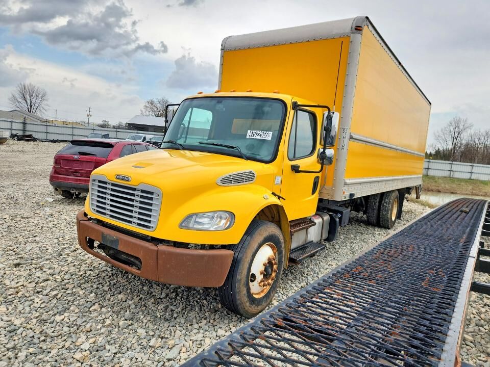 2013 FREIGHTLINER M2