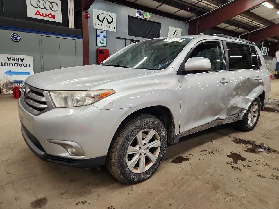 2013 TOYOTA Highlander