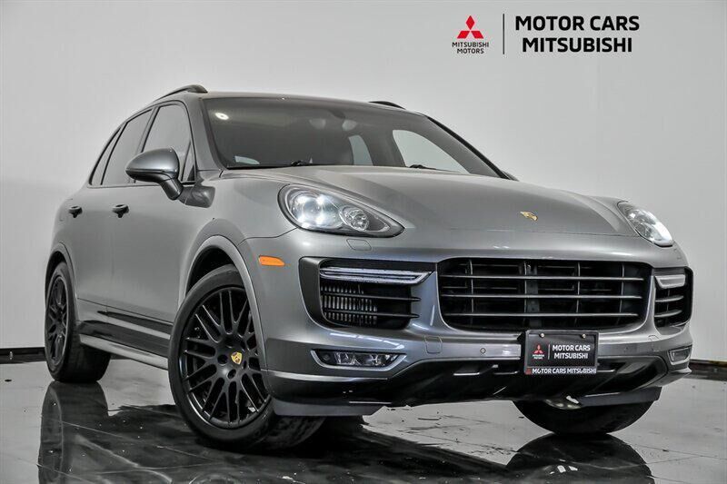 2017 PORSCHE Cayenne