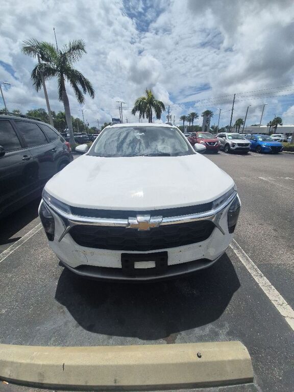 2024 CHEVROLET Trax