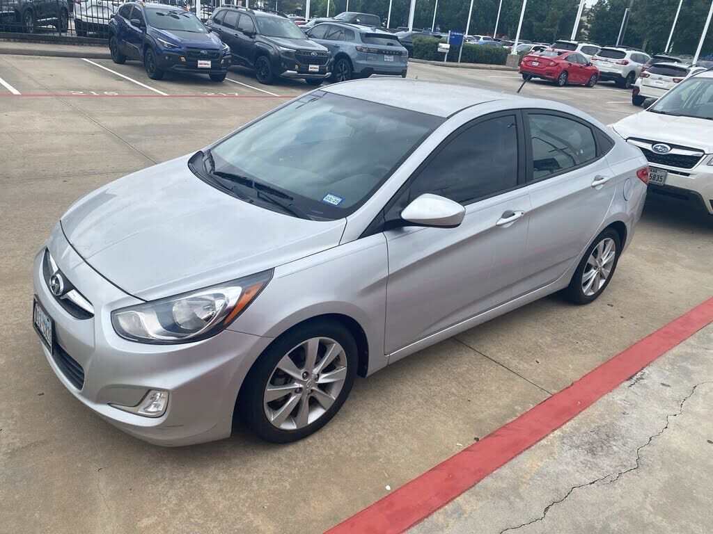2012 HYUNDAI Accent