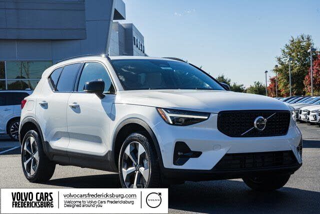 2026 VOLVO XC40